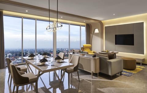 Deluxe Suite, 1 Bedroom, City View | Minibar, in-room safe, desk, laptop workspace