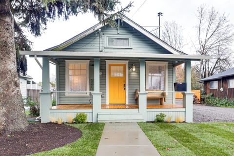 Forest Grove Vacation Rental | 2BR | 1.5BA | 3 Steps to Enter | 950 Sq Ft