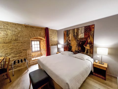 Classic Double Room | Minibar, desk, soundproofing, iron/ironing board