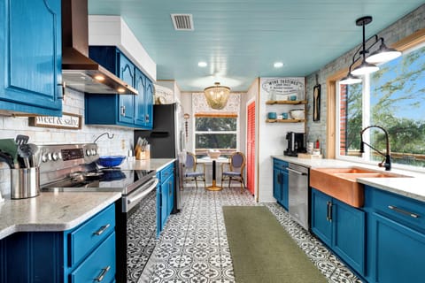 Fully updated kitchen 