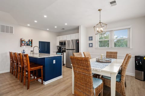 L05: Linkside 05 | TL Dining Area -Seating for 6