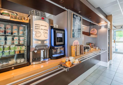 Daily buffet breakfast for a fee