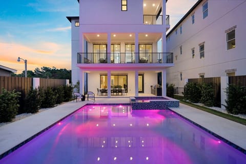 Scarlett's Beach Heaven - Miramar Beach - Back Patio & Private Pool