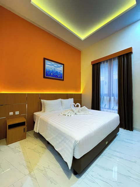 Superior Double Room, Balcony | Desk, laptop workspace, iron/ironing board, free WiFi