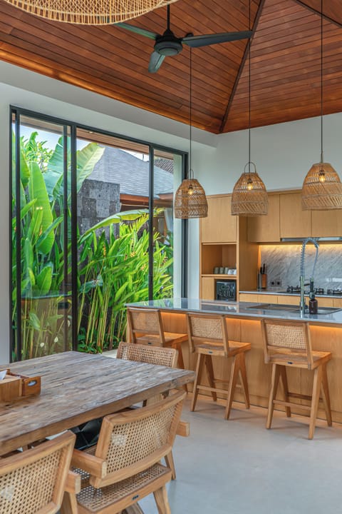 Luxury Villa, Pool View | Dining room