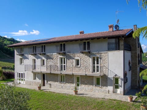 House, Home, Roof, Residential Area, Cottage, Estate, Farmhouse, Rural Area, Porch, Mansion
