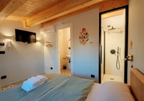 Classic Double or Twin Room | Free WiFi, bed sheets