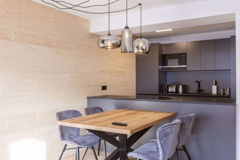Apartment | Dining