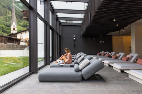 Couples treatment rooms, sauna, hot tub, steam room, body treatments