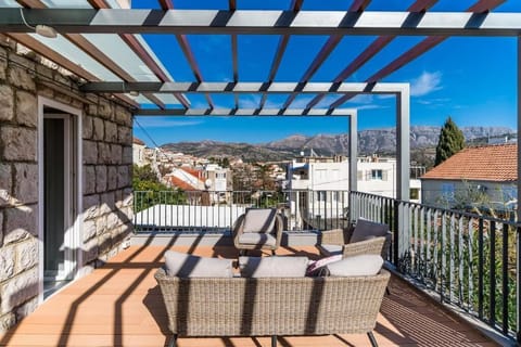 Apartment (2 Bedrooms) | Balcony