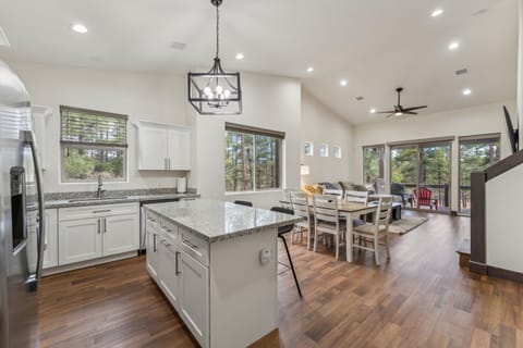 Townhome, 4 Bedrooms | Private kitchen | Coffee/tea maker, fridge, oven, electric kettle
