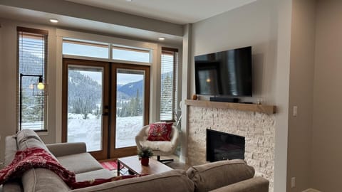 Townhome, 2 Bedrooms | Living area