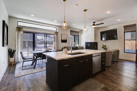 Condo, 2 Bedrooms | Interior