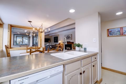 Condo, 2 Bedrooms | Private kitchen | Fridge, oven, coffee/tea maker, toaster