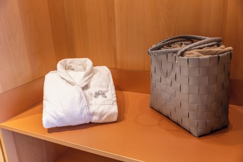 In-room safe, free WiFi