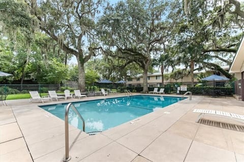 Island Townhouse Community Pool