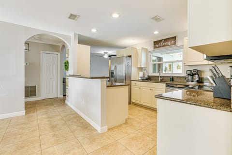 Kitchen | Cooking Basics | Combo Drip & Keurig Coffee Maker | Toaster | Blender