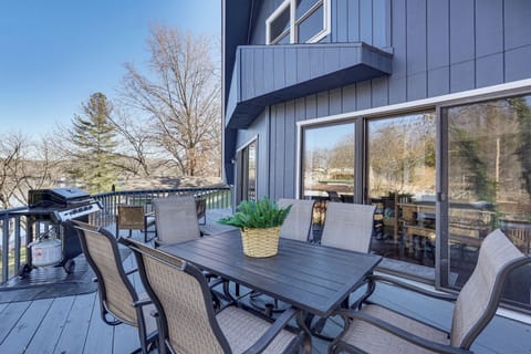 Gravois Mills Vacation Rental | 3BR | 3BA | 3,520 Sq Ft | Stairs Required