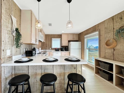 Additional counter seating