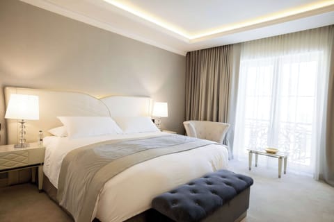 In-room safe, soundproofing, iron/ironing board