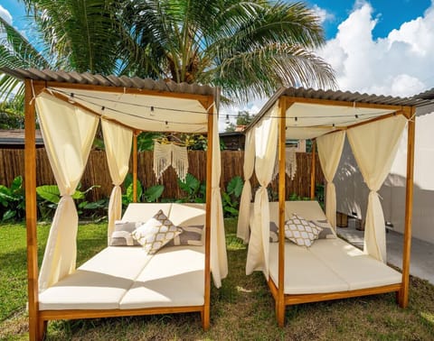 Bring out your favorite book or listen to your favorite soundtrack while laying down in this cushy cabana.