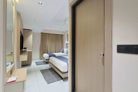 Family Triple Room, 1 Bedroom | Hypo-allergenic bedding, minibar, desk, free WiFi