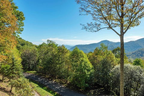 Not just a view — the view. The kind that makes your coffee taste better, your mornings slower, and your photos instantly frame-worthy. Whether it’s sunrise glows or starry nights, this view will have you saying, “Is this real life?”