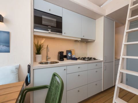 Furniture, Interior Design, Flooring, Floor, Apartment, Cabinetry, Kitchen, Countertop, Room, Wood Stain