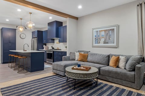 A perfect mix of navy, neutrals, and kick-your-feet-up energy.