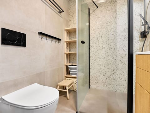 Flooring, Wall, Plumbing Fixture, Interior Design, Bathroom, Floor, Toilet, Tile, Plumbing, Home