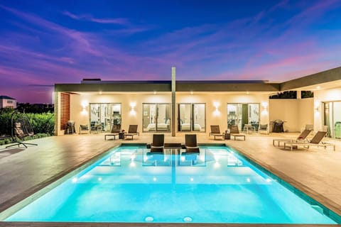Stunning sunset views from the shared pool! Unwind and relax.