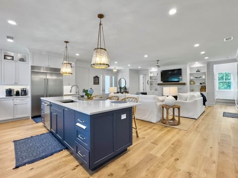 Open Concept Dining Cameron by the Sea | 3203 Cameron Blvd | Isle of Palms, SC | IOP Escapes