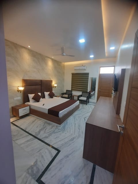Double Room | Desk, laptop workspace, free WiFi