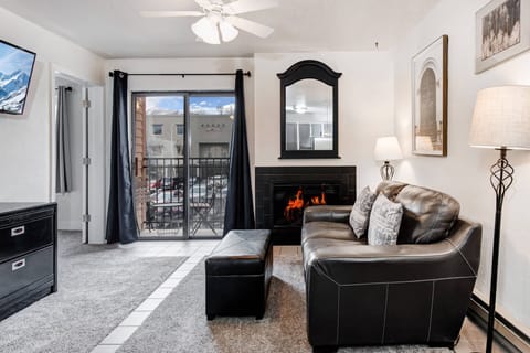 Carriage House 305