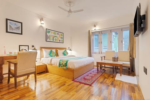 Deluxe Room | Desk, blackout drapes, iron/ironing board, individually furnished