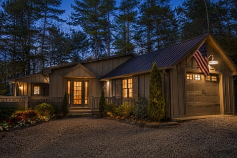 Rural-Felicity-Luxury-Cabin-Rental-Highlands- NC- Night