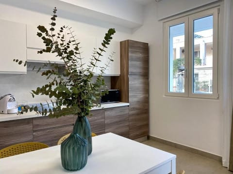 Family Studio | Private kitchen | Microwave, stovetop, cookware/dishes/utensils