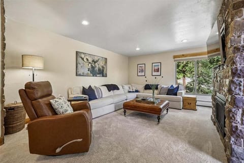 Living Area - Ski Watch 329 - Breckenridge Vacation Rental