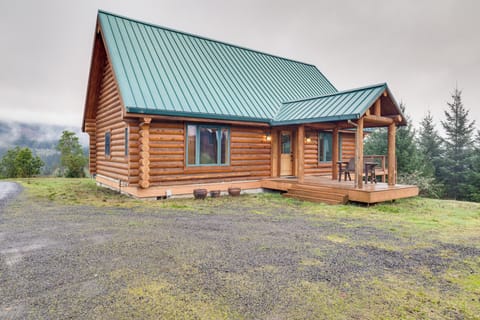 Newberg Vacation Rental | 1BR | 1.5BA | 1,360 Sq Ft | 4 Steps Required