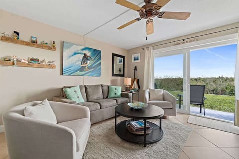 Spacious and Airy Living Room