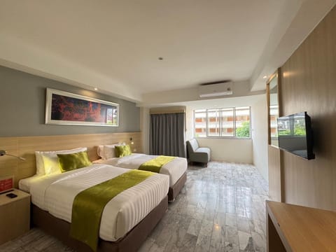 Deluxe Twin Room | In-room safe, desk, laptop workspace, free WiFi
