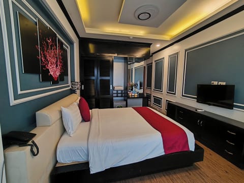 In-room safe, iron/ironing board, free WiFi
