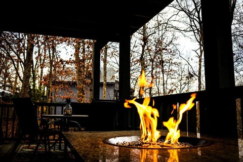 End your day gathered around the fire pit with family and friends, sharing stories and stargazing.