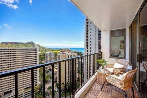 Enjoy the beautiful views of the iconic Diamond Head and the Ocean from your balcony. The unit faces east, so you will have sun in the morning if you like to get tanned in the privacy of your private balcony