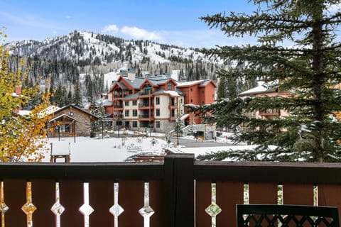 Condo, 2 Bedrooms | Property grounds