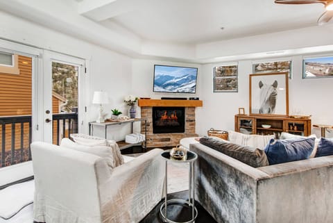 Vacation Rentals in Park City at Moose Lodge 5: Living room with TV and gas fireplace