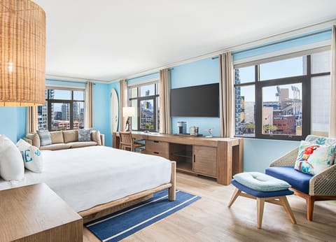 Premium Room, 1 King Bed, Corner (Spa) | Frette Italian sheets, premium bedding, down comforters, pillowtop beds