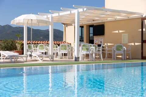 Autumn, Pool, Spring, Summer, Winter