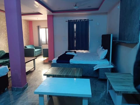 Family Room | Free WiFi