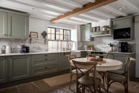 Garth Cottage Kitchen - StayCotswold